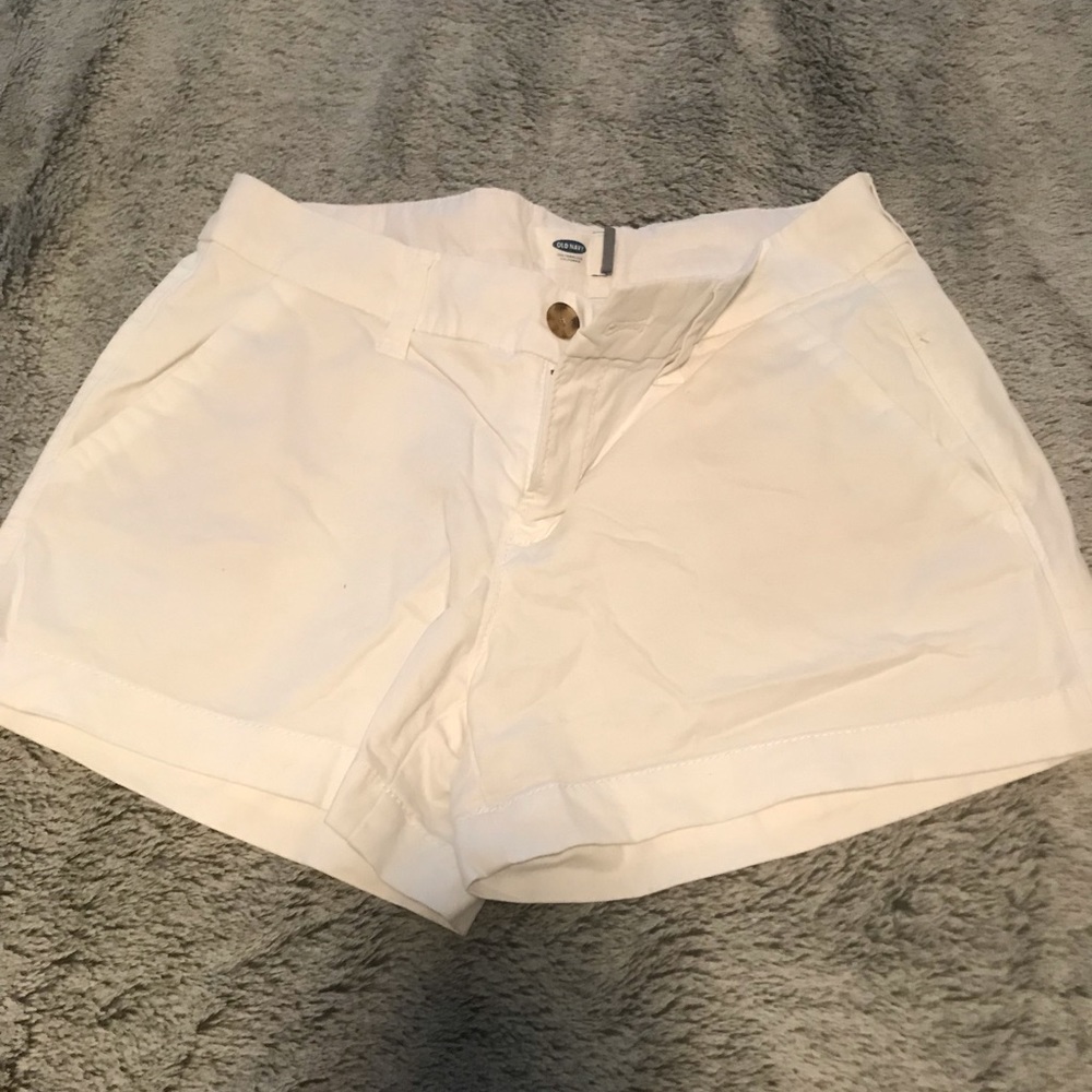 White chino short
